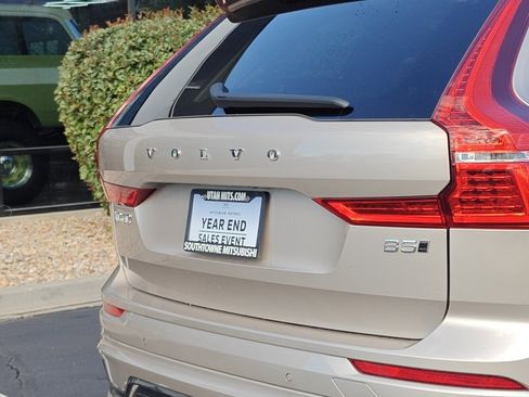 Used 2025 Volvo XC60 B5 Plus image 36