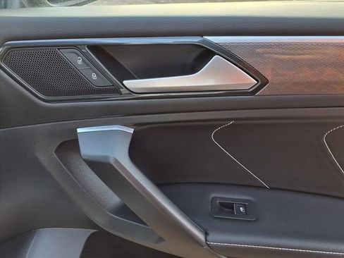 Used 2023 Volkswagen Tiguan SE R-Line image 93