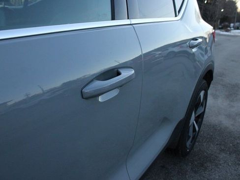 Used 2025 Volvo XC40 B5 Plus image 40