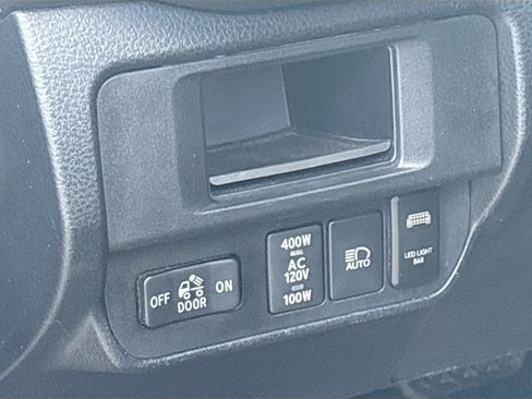 Used 2019 Toyota Tacoma TRD Off-Road w/ TRD Premium Off Road Package image 10