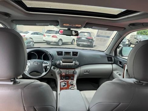Used 2012 Toyota Highlander Limited w/ Tow Pkg AWD/4WD image 23