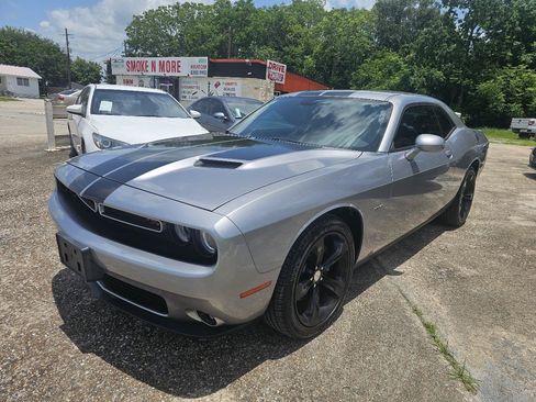 Used 2015 Dodge Challenger R/T w/ Quick Order Package 28B R/T RWD image 6