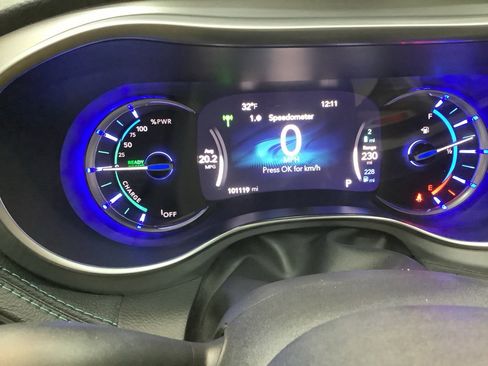 Used 2019 Chrysler Pacifica Limited image 21