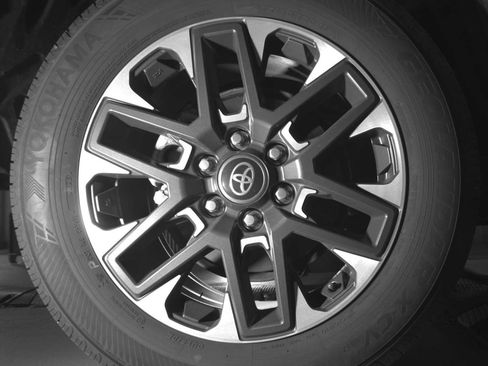 Used 2026 Toyota Tundra Limited AWD/4WD image 17