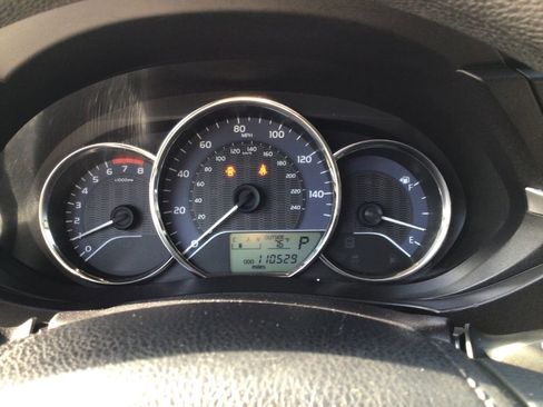 Used 2015 Toyota Corolla LE FWD image 22