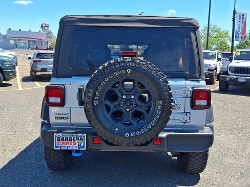 Used 2023 Jeep Wrangler Unlimited w/ Cold Weather Group AWD/4WD image 5