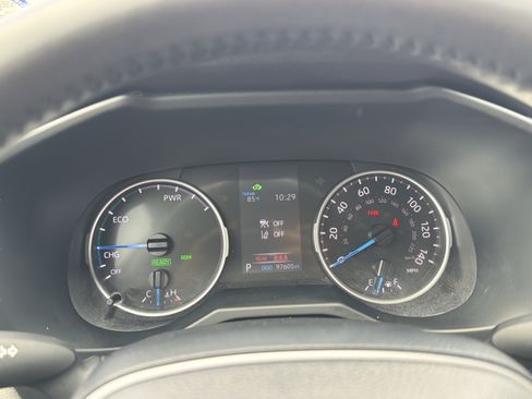 Used 2022 Toyota RAV4 XLE Premium AWD/4WD image 17