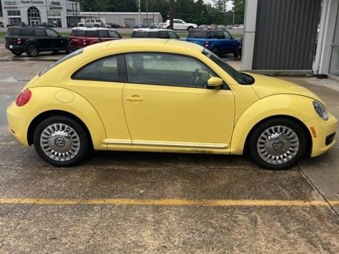 Used 2013 Volkswagen Beetle 2.5 FWD image 4