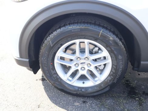 New 2026 Ford Explorer Active RWD image 19
