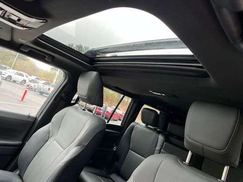Used 2024 Lexus GX 550 w/ Cold Area Package AWD/4WD image 21