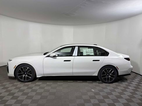 New 2026 BMW i7 xDrive60 w/ Premium Package AWD/4WD image 4