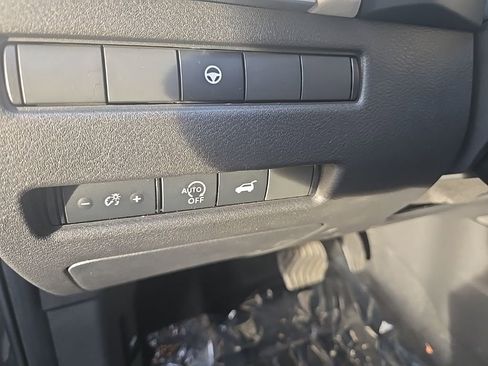 Used 2025 Nissan Rogue SL image 15