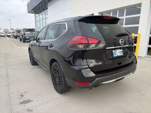 Used 2018 Nissan Rogue S image 5
