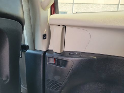 Used 2023 Chrysler Pacifica Touring-L FWD image 17