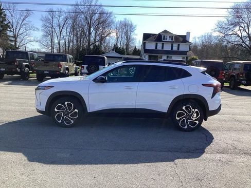 New 2026 Chevrolet Trax RS w/ Sunroof Package image 4