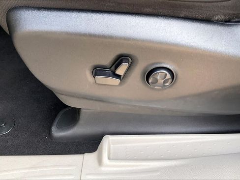 Certified 2024 Chrysler Pacifica Touring-L FWD image 31