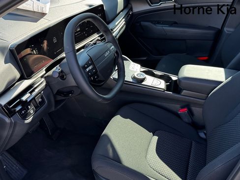 New 2026 Kia Sportage LX FWD image 9