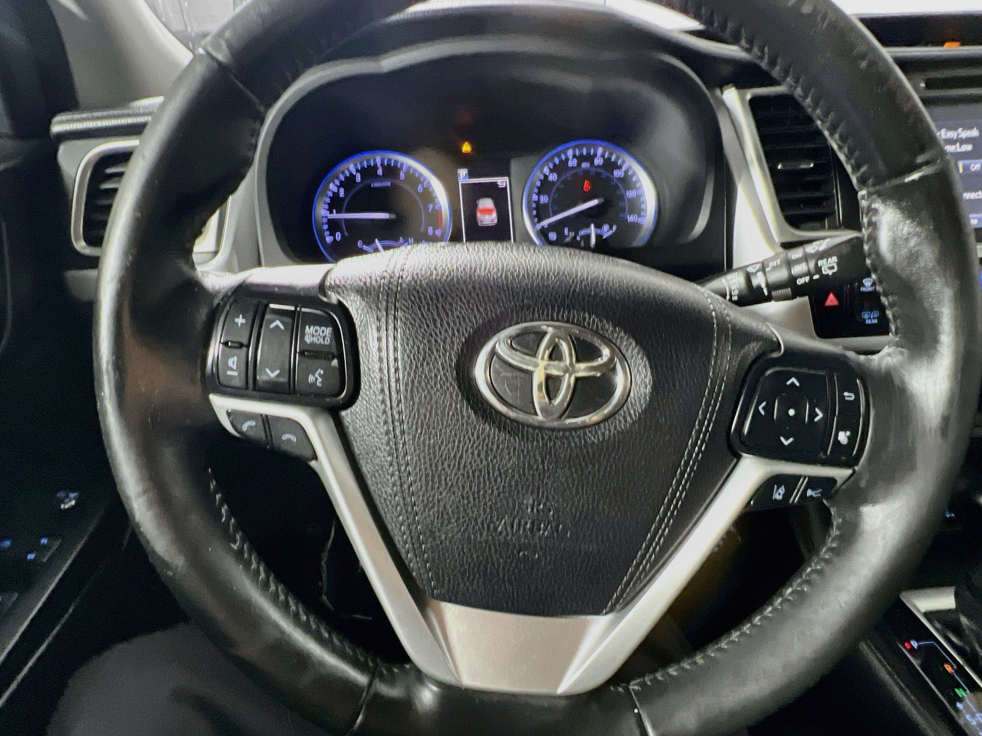 Used 2018 Toyota Highlander SE w/ Carpet Mat Package (TMS) AWD/4WD image 18