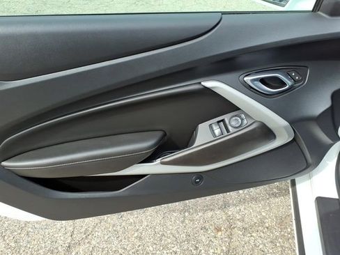Used 2022 Chevrolet Camaro LT RWD image 9