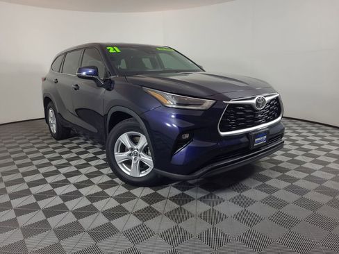 Used 2021 Toyota Highlander LE AWD/4WD image 1