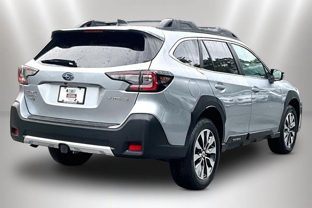 Certified 2025 Subaru Outback Limited AWD/4WD image 5
