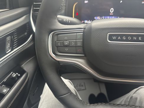 Used 2024 Jeep Wagoneer L Series II image 19