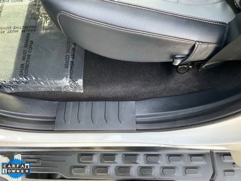 Used 2022 Ford F150 Lightning Lariat image 31