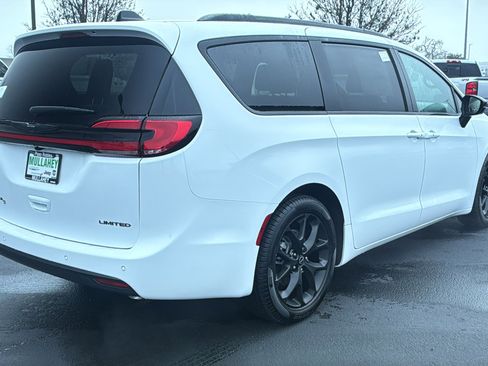 New 2026 Chrysler Pacifica Limited w/ Uconnect Theater Family Group image 3