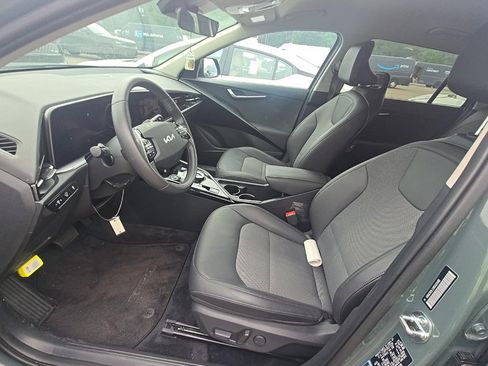 Used 2024 Kia Niro Wind FWD image 9