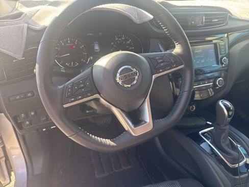 Used 2022 Nissan Rogue Sport SV image 21