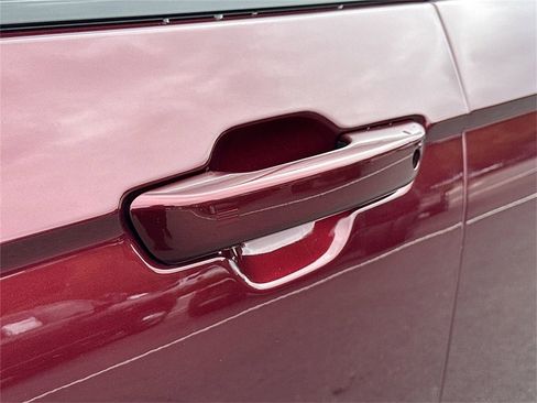 Certified 2024 Jeep Grand Cherokee Limited image 32