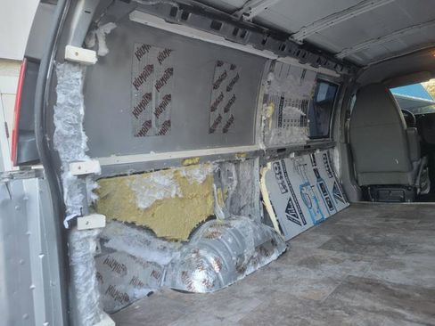 Used 2011 Chevrolet Express 1500 AWD image 40