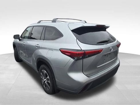 Used 2021 Toyota Highlander XLE image 4