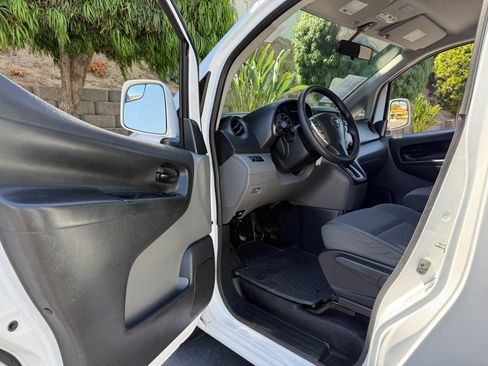 Used 2020 Nissan NV200 SV w/ Back Door Glass Package FWD image 9