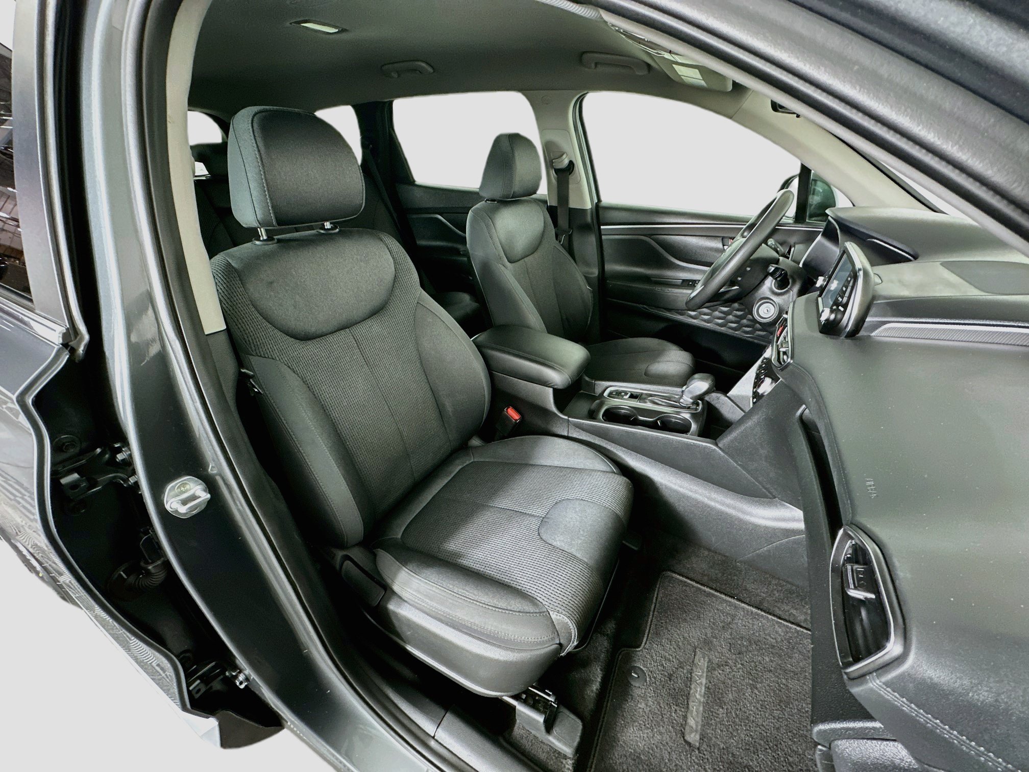 Used 2020 Hyundai Santa Fe SE w/ Cargo Package FWD image 30