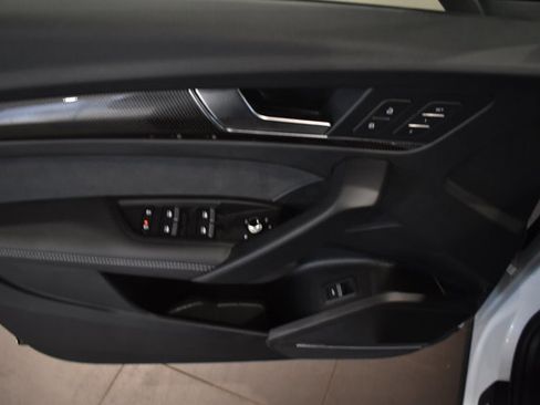Used 2025 Audi SQ5 Premium Plus w/ Premium Plus Package image 36