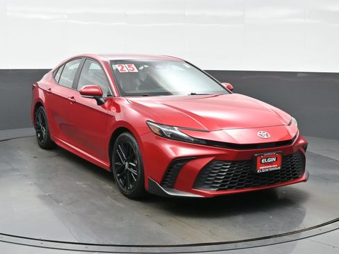 Used 2025 Toyota Camry SE FWD image 8