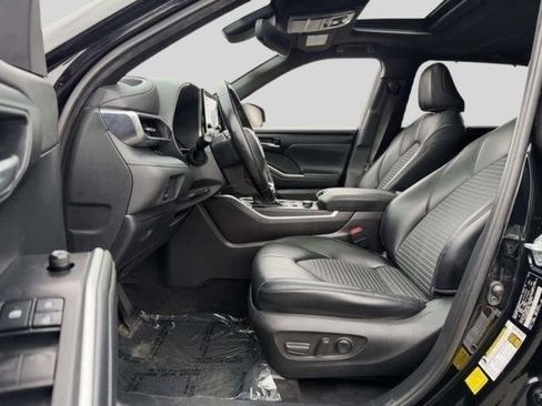 Used 2021 Toyota Highlander XSE AWD/4WD image 11