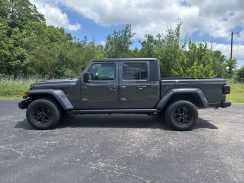 Used 2022 Jeep Gladiator Sport AWD/4WD image 6
