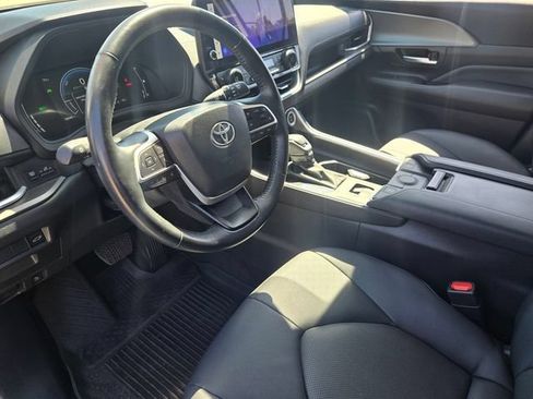 Used 2024 Toyota Grand Highlander XLE FWD image 12