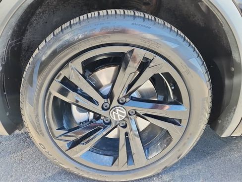 Certified 2024 Volkswagen Tiguan SE R-Line AWD/4WD image 15