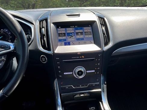 Used 2019 Ford Edge Titanium w/ Cold Weather Package AWD/4WD image 9