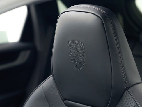New 2026 Porsche Cayenne image 18
