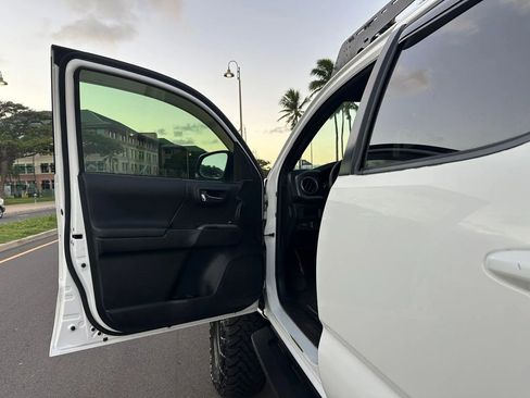 Used 2016 Toyota Tacoma TRD Off-Road image 13