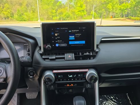 Used 2025 Toyota RAV4 XLE w/ Convenience Package image 22