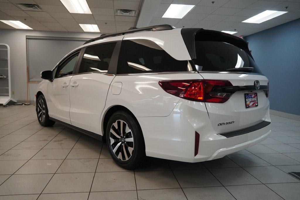 Used 2025 Honda Odyssey EX-L image 3