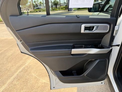 Used 2022 Ford Explorer Limited w/ Equipment Group 301A RWD image 15