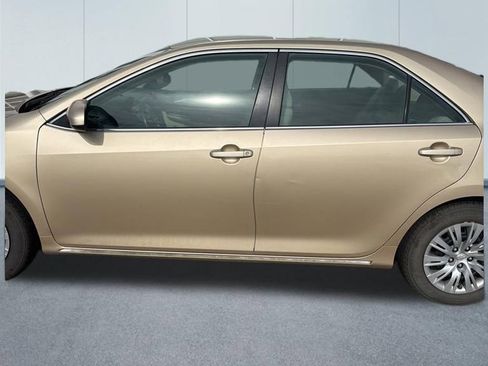 Used 2012 Toyota Camry LE FWD image 7