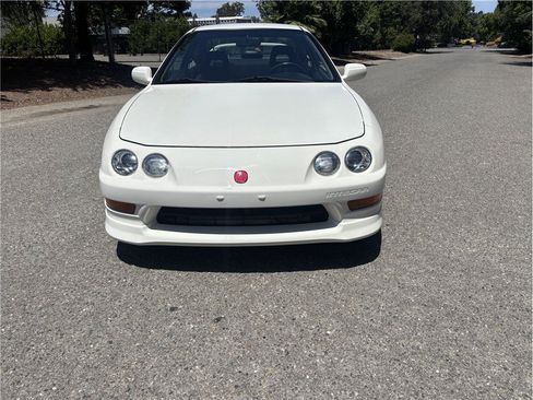 Used 1998 Acura Integra Type R FWD image 2