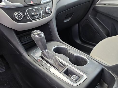 Used 2020 Chevrolet Equinox LS w/ LS Convenience Package FWD image 21